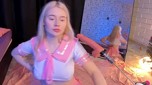 Lillie Berry online show from February 4, 4:51 am