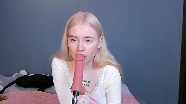 Lillie Berry online show from April 28, 5:12 am