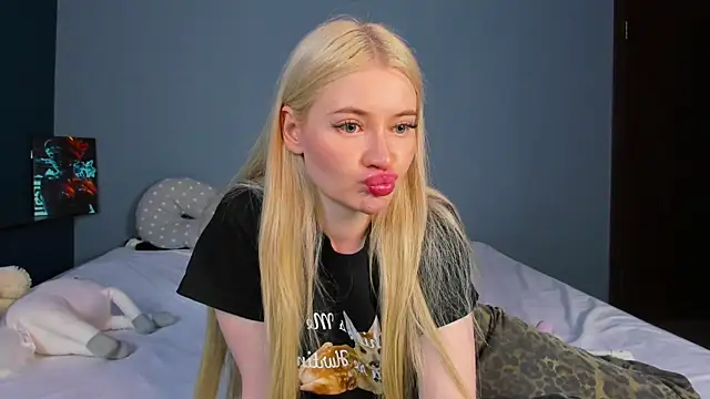 Lillie Berry online show from June 30, 5:19 am