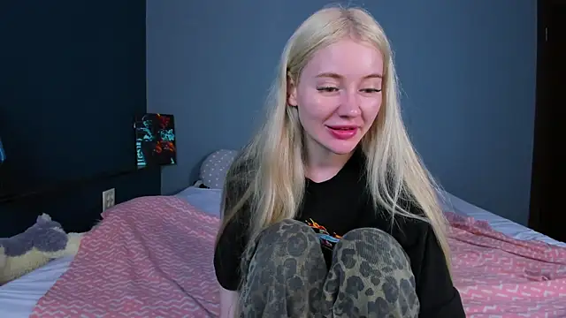 Lillie Berry online show from July 2, 5:24 am