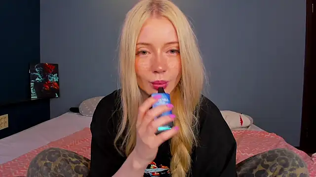 Lillie Berry online show from July 10, 5:34 am