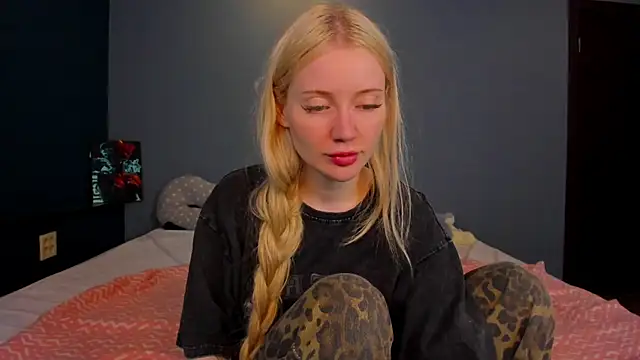 Lillie Berry online show from July 12, 5:09 am