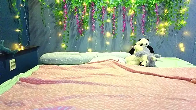 Lillie Berry online show from July 18, 4:27 am