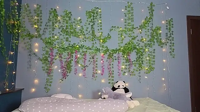 Lillie Berry online show from July 21, 4:26 am