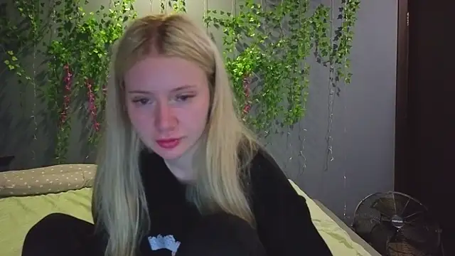 Lillie Berry online show from July 25, 4:54 am