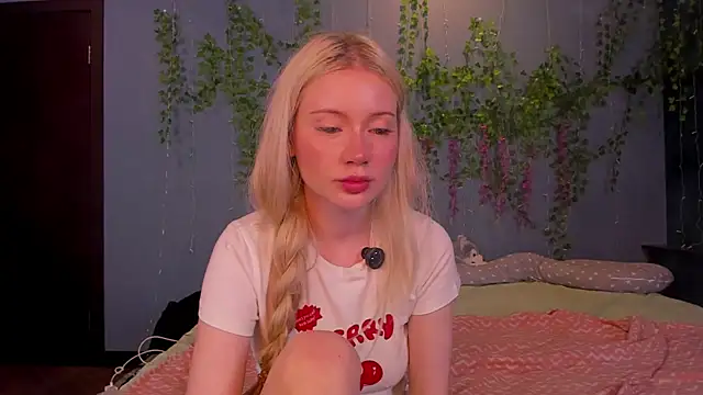 Lillie Berry online show from July 31, 5:18 am