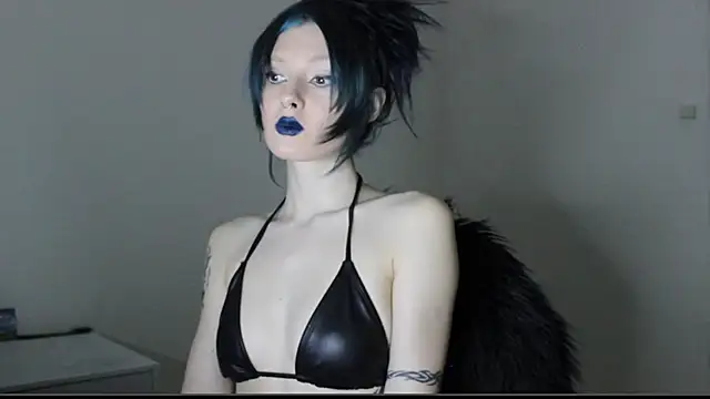 Snapshot of midnightsiren777 chatting on March 5, 9:33 pm midnightsiren777 online show from March 5, 9:33 pm