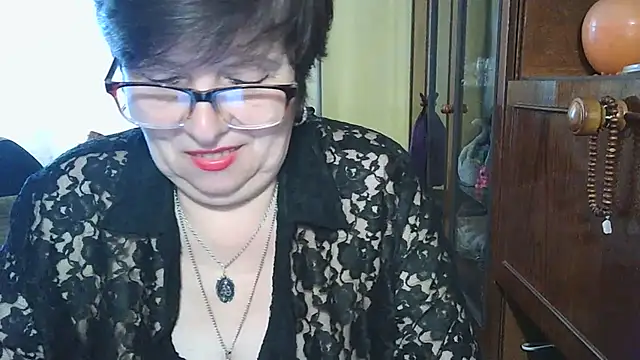 Snapshot of VeronicaGold511 chatting on May 8, 7:03 am VeronicaGold511 online show from May 8, 7:03 am