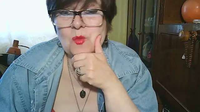 Snapshot of VeronicaGold511 chatting on May 16, 7:49 am VeronicaGold511 online show from May 16, 7:49 am