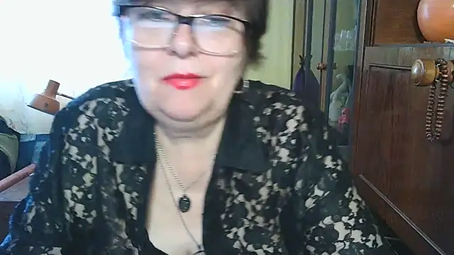 Snapshot of VeronicaGold511 chatting on May 20, 7:14 am VeronicaGold511 online show from May 20, 7:14 am
