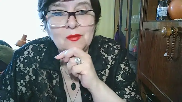 Snapshot of VeronicaGold511 chatting on May 25, 7:03 am VeronicaGold511 online show from May 25, 7:03 am