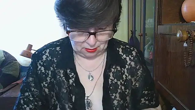 Snapshot of VeronicaGold511 chatting on May 27, 6:54 am VeronicaGold511 online show from May 27, 6:54 am