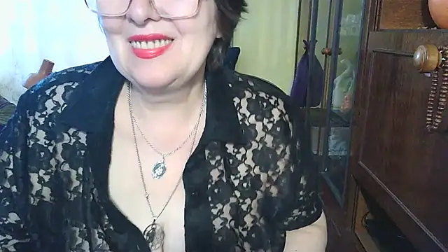 Snapshot of VeronicaGold511 chatting on May 28, 6:32 am VeronicaGold511 online show from May 28, 6:32 am