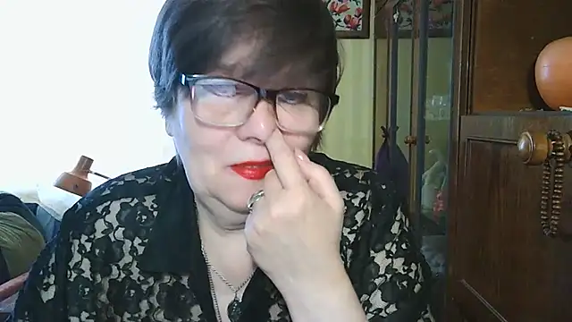 Snapshot of VeronicaGold511 chatting on May 29, 6:33 am VeronicaGold511 online show from May 29, 6:33 am