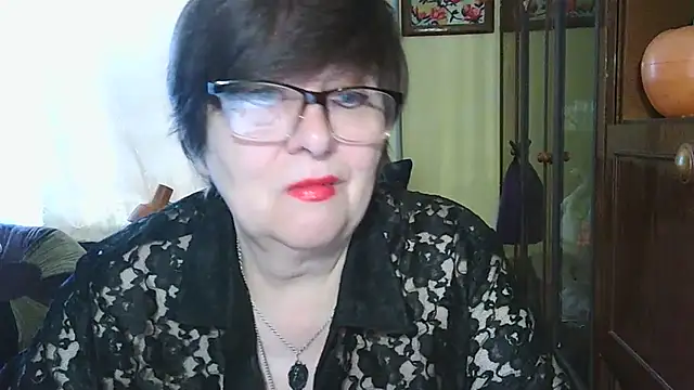 Snapshot of VeronicaGold511 chatting on June 3, 6:49 am VeronicaGold511 online show from June 3, 6:49 am