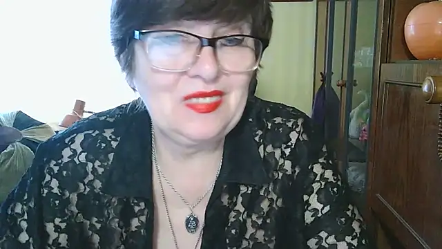 Snapshot of VeronicaGold511 chatting on June 4, 7:03 am VeronicaGold511 online show from June 4, 7:03 am
