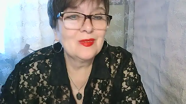 Snapshot of VeronicaGold511 chatting on June 18, 5:51 am VeronicaGold511 online show from June 18, 5:51 am