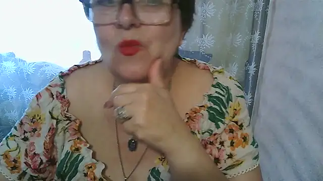 Snapshot of VeronicaGold511 chatting on July 1, 6:26 am VeronicaGold511 online show from July 1, 6:26 am