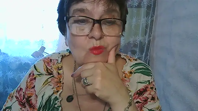 Snapshot of VeronicaGold511 chatting on July 2, 7:14 am VeronicaGold511 online show from July 2, 7:14 am