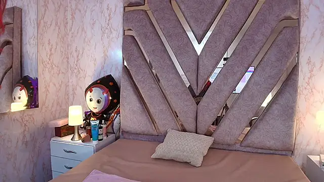 Snapshot of redd_pandaa chatting on October 22, 4:02 am redd pandaa online show from October 22, 4:02 am