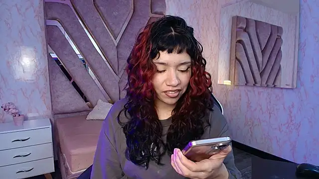 Snapshot of redd_pandaa chatting on July 7, 3:20 am redd pandaa online show from July 7, 3:20 am