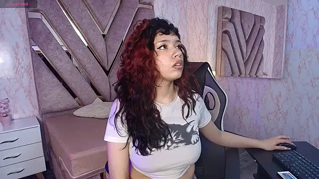 Snapshot of redd_pandaa chatting on July 22, 3:20 am redd pandaa online show from July 22, 3:20 am