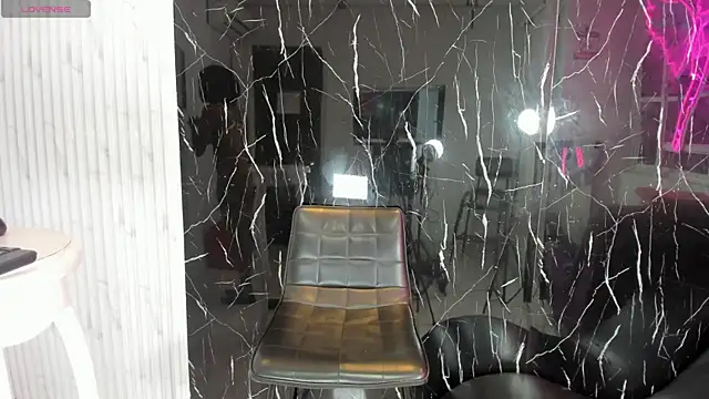 Nini Beyker online show from January 10, 1:35 pm