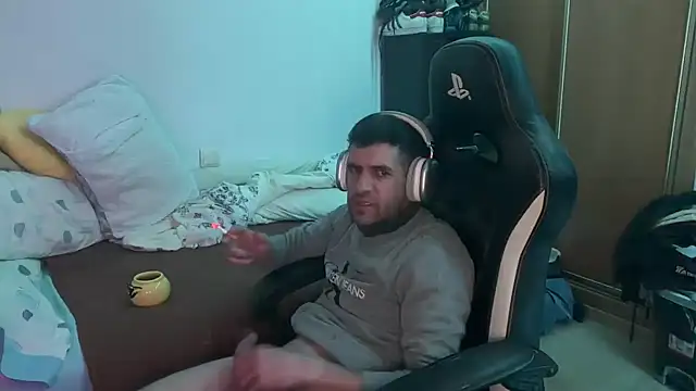 XxpartacXX19cm online show from March 10, 2:16 am