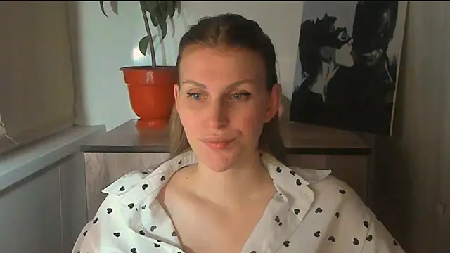 JuliaMuuun online show from March 31, 8:53 pm
