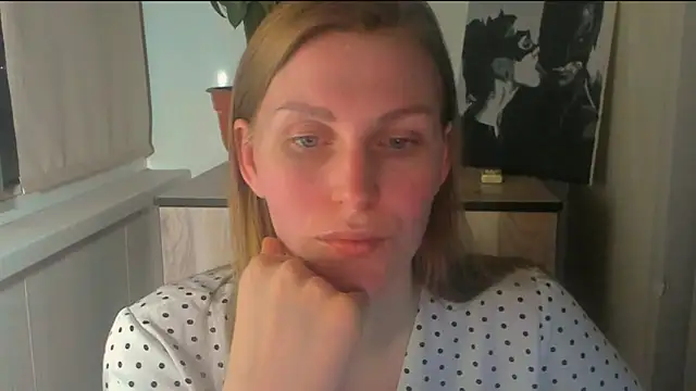 JuliaMuuun online show from April 28, 9:31 pm