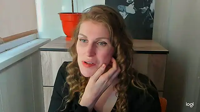 JuliaMuuun online show from July 19, 1:09 am