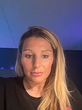 Snapshot of BaddieBossXX2 chatting on November 26, 1:28 am BaddieBossXX2 online show from November 26, 1:28 am