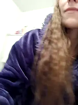 Snapshot of Wonderland97 chatting on December 18, 4:40 am Wonderland97 online show from December 18, 4:40 am