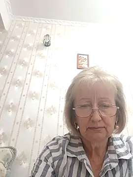 AlikaSwan5821 online show from October 7, 1:52 pm