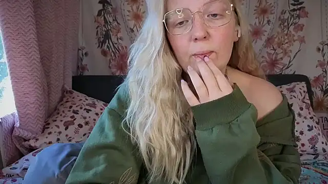 Snapshot of Daisyxoxo_ chatting on September 25, 8:29 am Daisyxoxo  online show from September 25, 8:29 am