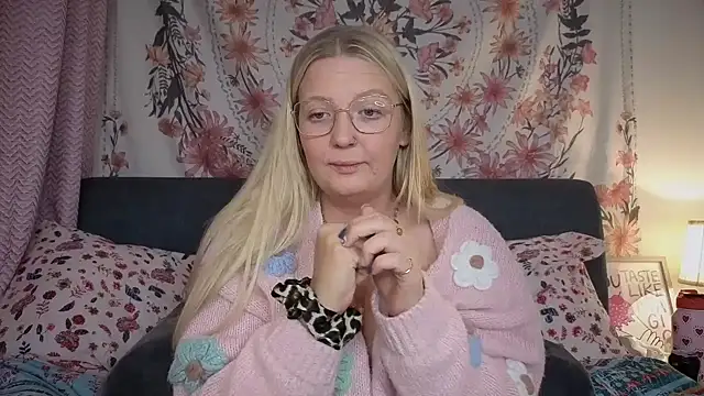 Snapshot of Daisyxoxo_ chatting on October 29, 9:05 pm Daisyxoxo  online show from October 29, 9:05 pm