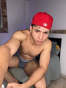 Snapshot of max_valiant1 chatting on October 26, 1:33 am max valiant1 online show from October 26, 1:33 am