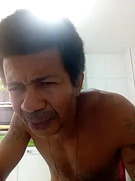 Snapshot of moreno25centimetro chatting on December 19, 2:35 pm moreno25centimetro online show from December 19, 2:35 pm