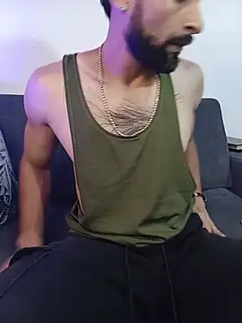 Snapshot of Enzo-wolf33 chatting on May 24, 12:15 am Enzo-wolf33 online show from May 24, 12:15 am