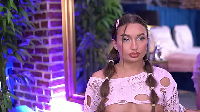 Snapshot of MillaSerene chatting on November 7, 6:46 am MillaSerene online show from November 7, 6:46 am