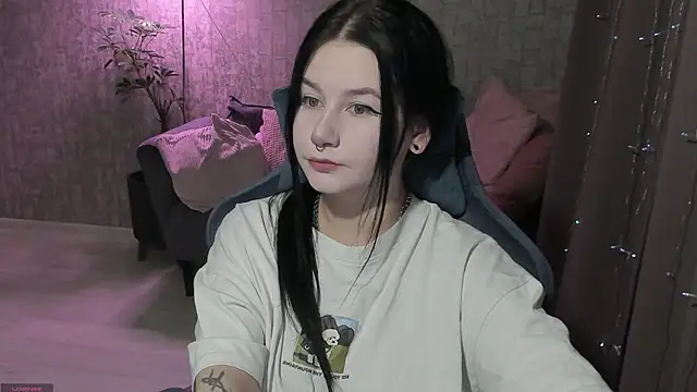 Snapshot of AlinaGreeeen chatting on October 6, 2:31 am AlinaGreeeen online show from October 6, 2:31 am