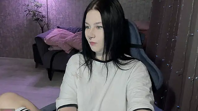 Snapshot of AlinaGreeeen chatting on October 24, 3:47 am AlinaGreeeen online show from October 24, 3:47 am