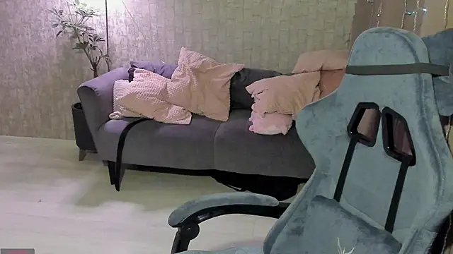 Snapshot of AlinaGreeeen chatting on October 25, 4:31 am AlinaGreeeen online show from October 25, 4:31 am