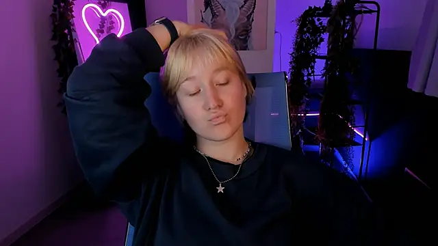 Snapshot of CinBellamy chatting on September 9, 5:40 am CinBellamy online show from September 9, 5:40 am