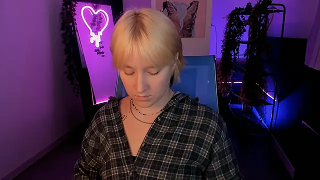 Snapshot of CinBellamy chatting on September 11, 5:51 am CinBellamy online show from September 11, 5:51 am