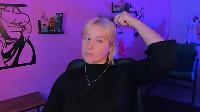 Snapshot of CinBellamy chatting on September 12, 9:42 am CinBellamy online show from September 12, 9:42 am