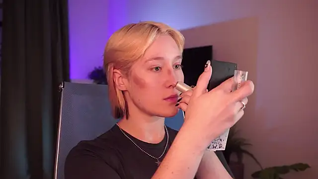 Snapshot of CinBellamy chatting on September 16, 6:14 am CinBellamy online show from September 16, 6:14 am