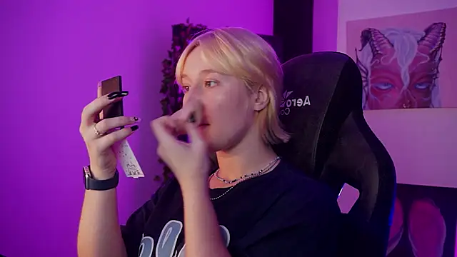 Snapshot of CinBellamy chatting on September 17, 9:00 am CinBellamy online show from September 17, 9:00 am