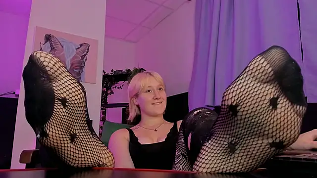 Snapshot of CinBellamy chatting on September 24, 5:55 am CinBellamy online show from September 24, 5:55 am