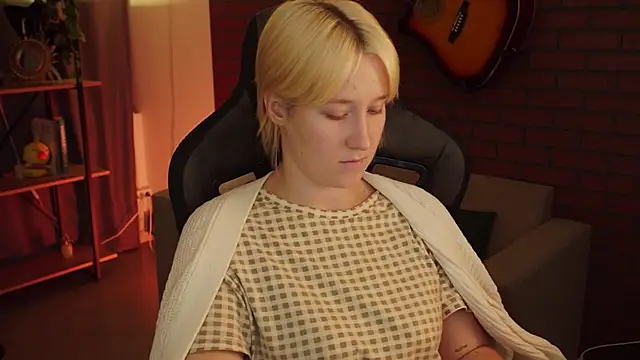 Snapshot of CinBellamy chatting on September 26, 7:34 am CinBellamy online show from September 26, 7:34 am